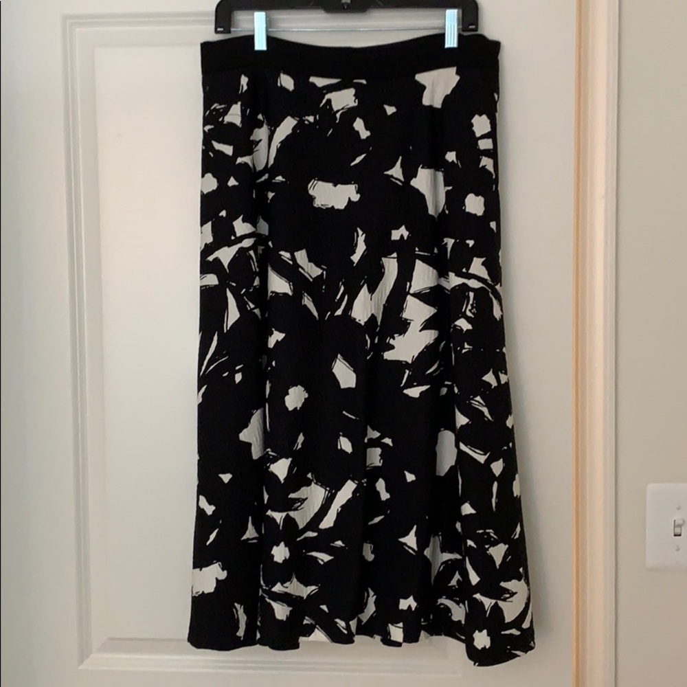 Textured skirt black/cream pattern